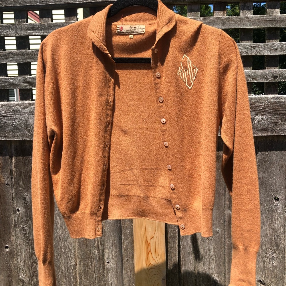 Darling Vintage Pringle for Bonwit Teller 100% Cashmere Button Up Cardigan